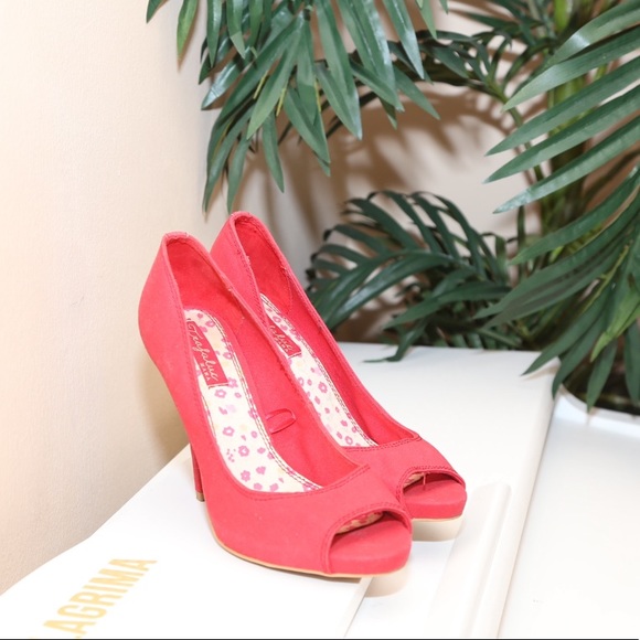 Shoes - Picture 2 of 4